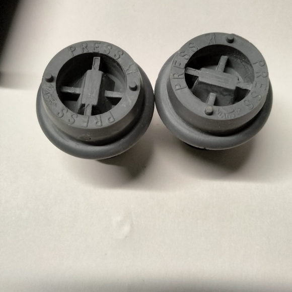 Bundle of 2 Sets Wine Pumps/Sealers/Stoppers - 5 Pieces Black - Picture 3 of 10